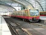 481 226-3 S-Bahn im Hauptbahnhof Berlin am 28.09.2013.