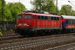 DB E10 469/6110 469-4 als Zuglok eines BTE Sonderzuges aus Hagen hier festgehalten w�hrend der Durchfahrt in Hamburg-Harburg.