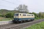 Überraschend kam mir am Sonntag den 7.4.2024 die DB 111 025 LZ in Weinheim Sulzbach vor mein Objektiv gefahren in Richtng Bensheim.