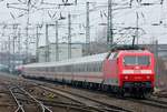 Am Ende des sp�teren Ersatzzuges IC 2901 nach Basel SBB (Ersatz f�r ICE 77) hing die 120 118-5 (REV/MH/19.12.14) 