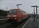 152 106-7 mit dem mitt�glichen Audi-Zug in Neckarelz bei der Durchfahrt in Gleis1 gen Heidelberg.