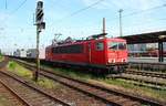 155 031-8 rauscht hier mit einem Containerzug durch den Bremer Hauptbahnhof.