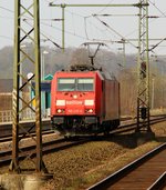 DB 185 233-4 rollt hier langsam durch den Bhf Schleswig.