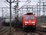 DB 189 057-3 schlängelt sich hier mit einem Öler durch HH-Harburg.