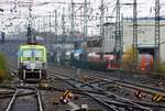 Captrain/ITL 6193 891-9 abgestellt in Neum�nster, rechts zieht eine K�f Doppeltraktion einen ET 425 der S-Bahn Hannover durch das Aw und ein ET 425 steht in der Werkhalle.