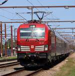 12:30h in Pattburg und die ELOC/S 193 423-1 verlässt mit dem 6 Wagen Snälltåget Pattburg gen Süden.