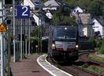 BeaconRail  black  193 648-3 rauscht hier mit freundlichem Lichtgruß durch Boppard am Rhein.