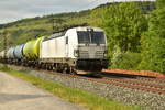Mit einem �ler im Nacken ist die 193 427 bei Th�ngersheim verewigt worden. 3.5.2026