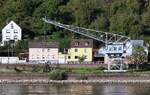 In St.Goarshausen steht der wunderbar erhaltene  Häusener Kran  der früher zum entladen/beladen von Schiffen und der Nassauischen Kleinbahn diente. Er wurde 1999 nach 82 Jahren stillgelegt und in 2020 wieder aufgearbeitet. 10.08.2025 I
