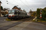 Die an die HELROM GmbH (Frankfurt/Main) vermietete Siemens Vectron MS - X4 E - 647 /193 647-5 (91 80 6193 647-5 D-DISPO) der Beacon Rail Capital Europe GmbH, München (BRCE / DISPO) fährt mit