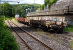 Die SIEMENS Vectron Dual Mode 248 077 (90 80 2248 077-0 D-NRAIL) der BM-Bahndienste GmbH (Karlsruhe) f�hrt am 09 Juni 2026, mit einem Flachwagenzug (4 Drehgestell-Flachwagen der Gattung Rens), durch den Bahnhof Kirchen/Sieg in Richtung Siegen.

Die SIEMENS Vectron DM wurde 2023 von Siemens Mobility GmbH in M�nchen-Allach unter der Fabriknummer 23425 und im Januar 2024 an die BM-Bahndienste GmbH ausgeliefert, die die Lok �ber die RRL - RIVE Rail Leasing Limited (Dublin) geleast hat, eingestellt wurde die Lok durch die northrail GmbH. 

Die Hybridlok (Vectron Dual Mode) kann die Antriebsenergie aus der Fahrleitung beziehen (2.400 kW Leistungen am Rad), oder mittels eines MTU 16V 4000 R84 V16-Zylinder-Dieselmotors (2.400 kW Motorleistung, 2.000 kW Leistungen am Rad) erzeugen.
