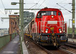   Die 265 029-9 (92 80 1265 029-9 D-DB), eine Voith Gravita 15L BB der DB Cargo Deutschland AG, f�hrt mit einem Staubgutwagen-Zug (Silowagen der Gatttung Uacs) �ber die K�lner S�dbr�cke in Richtung
