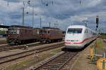 BLS/DB: Gleich 3 BLS Re 4/4  BRUNELI , erkennbar sind die Nummern 173 und 167, anl�sslich einer Begegnung mit einem ICE in Basel Badischer Bahnhof am 23.
