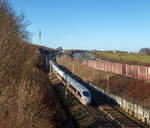 Ein ICE 3 (BR 403) rauscht am 21.02.2021 bei Oberpleis über die Schnellfahrstrecke Rhein/Main (KBS 472) in Richtung Frankfurt am Main.