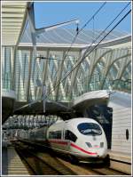 - Ein wei�er Zug im wei�en Bahnbof - Der ICE 4602 f�hrt am 25.03.2012 als ICE 16 Frankfurt am Main - Bruxelles Midi in den sch�nen Bahnhof Li�ge Guillemins ein.