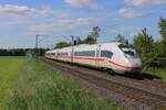 Am 8 Mai 2025 passiert der umgeleiteter ICE 408 013/8013 der Fotograf bei Kaarst.