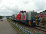 Nachschub auf die  Gmeinder D60C, die mit der Railadventure 111 222 auf Überführungsfahrt geht