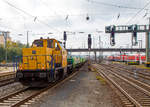   Die LEONHARD WEISS 214 010-1 alias LW 88520 (92 80 1214 010-1 D-EVULW) mit einem Kippwagen-Zug (Gattung Fakks, Typ MK 45 DH) f�hrt am 01.10.2017 durch Gie�en in Richtung Marburg.