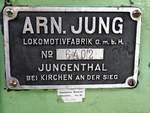 Fabrikschild der Feldbahnlok No 6402 von Jungenthal, Typ EL 105 mit einer Spurweite von 600mm; LüP 2700mm Achsstand 740mm 4 t Gewicht mit 12/12 PS, Baujahr 1935, in der Lokwelt Freilassing, am