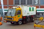   Der M�ser Ro-V 149.3, ein leichtes Zwei-Wege-Schienenschleiffahrzeug, das auf der Inno Trans 2014 in Berlin (hier 26.09.2014) pr�sentiert wurde.