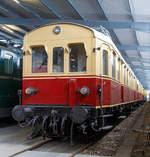 Der Elektrotriebwagen ET 85 07, ex DB 485 00, ex DRG elT 1107, gekuppelt mit dem Steuerwagen ES 85 15, ex DB 885 615, ex DRG elS 2115, ausgestellt am 09.09.2017 in der SVG Eisenbahn-Erlebniswelt Horb.
