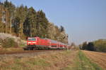 Am 08.04.2020 war 143 228 mit ihrer RB22 (15257) von Limburg(Lahn) nach Frankfurt Hbf unterwegs und konnte dabei von mir im schönsten Morgenlicht in Ennerich fotografiert werden.