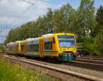  Zwei gekuppelte, von der HLB (Hessische Landesbahn) angemietete, Stadler RegioShuttle RS 1 (BR 650) der Ostdeutsche Eisenbahn GmbH, fahren am 18.06.2015, als DreiLänderBahn RB 93  Rothaarbahn 