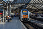 Der Siemens Desiro HC (94 80 0462 008-4 D-SDEHC) des RRX Rhein-Ruhr-Express (betrieben vom der National Express) erreicht am 20 Mai 2025, als RRX RE 1 „NRW-Express“ von Aachen nach