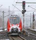   Der RE 9  Rhein-Sieg-Express  (Aachen-Köln-Siegen), bestehend aus zwei gekoppelte vierteilige Bombardier Talent 2 der DB Regio NRW, fährt am 24.01.2015 in den Bahnhof Betzdorf/Sieg ein.
