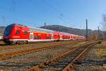   Steuerwagen voraus fährt am 15.02.2015 der RE 9 (rsx - Rhein-Sieg-Express) Siegen - Köln - Aachen (Umlauf RE 10916) von  Betzdorf/Sieg weiter in Richtung Köln.