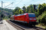 Die 146 001-3 (91 80 6146 001-3 D-DB) der DB Regio NRW schiebt am 06 August 2024, den RE 9 - Rhein Sieg Express (RSX) Siegen - K�ln – Aachen, vom Bahnhof Kirchen (Sieg) weiter in Richtung K�ln,