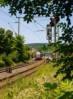Der RE 9 - Rhein Sieg Express (RSX) Siegen - Köln – Aachen der DB Regio NRW, hat am Freitag den 13 Juni 2025 Steuerwagenvoraus den Bahnhof Kirchen/Sieg erreicht.