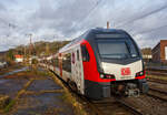Der f�r die DB Regio NRW fahrende dreiteilige Stadler FLIRT 3 XL 3427 011 (94 80 3427 011-6 D-STAP / 94 80 3827 011-2 D-STAP / 94 80 3427 511-5 D-STAP) der ZV VRR Eigenbetrieb Fahrzeuge und