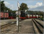 Die 99 2322-8 erreicht mit ihrem langen Zug K�hlungsborn West.