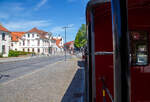 Gleich wird der Molli zur Stra�enbahn von Bad Doberan, hier am 15.05.2022.