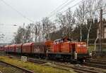 Die 294 785-1 (V 90 remotorisiert) der DB Cargo AG erreicht am 15.01.2022 mit einem Coilzug Kreuztal und fährt gleich in den Rbf ein.