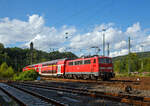 Die 111 146-7 (91 80 6111 146-7 D-DB) der DB Regio NRW schiebt den RE 9 - Rhein-Sieg-Express (Siegen – Köln - Aachen), am 18.09.2015 von Betzdorf (Sieg) weiter in Richtung Köln.