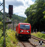 Die 187 123 (91 80 6187 123-5 D-DB) der DB Cargo AG fährt am 16 Juli 2025 mit einem Coilzug (Zug 9921) durch Kirchen (Sieg) in Richtung Siegen.