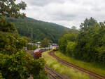 Zurzeit wird auf der Hellertalbahn (KBS 462) emissionsfrei gefahren. Der zweiteilige Hybridtriebzug (E/Akku) der BR 563 vom Typ SIEMENS Mireo Plus B der HLB (Hessische Landesbahn GmbH) 563 801 / 563 901 (94 80 0563 801-0 D-HEB / 94 80 0563 901-8 D-HEB) erreicht am 04 Juni 2026, als RB 96 (Umlauf 61816) „Hellertalbahn“ von Dillenburg nach Betzdorf/Sieg, bald den Bahnhof Herdorf. 