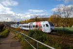 Der SÜWEX FLIRT³  429 111 (fünfteiligen Stadler FLIRT ³) als RE 1  Südwest-Express  fahren am 30.10.2017 durch Koblenz-Moselweiß in Richtung Tier.