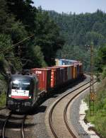 182 565-2 MRCE Dispolok ES 64 U2-065 vor G�terzug Richtung Regensburg, KBS 880 N�rnberg - Passau, fotografiert im Felsdurchbruch bei Deining am 26.07.2012 --> Unmittelbar hinter dem Felsdurchbruch