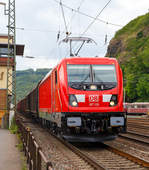  Die nagelneue 187 126-8 (91 80 6187 126-8 D-DB) der DB Cargo Deutschland AG fährt am 16.06.2017 mit einem gem.