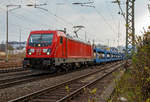 Die DB Cargo 187 189 (91 80 6187 189-6 D-DB) fährt am 21.04.2021 mit einem leeren SITFA-Autotransportzug (dreiachsiger Doppelstock-Autotransportwagen der Gattung Laekks)  durch Siegen, und biegt