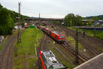 Die 249 002-7 (0 80 2249 002-7 D-DB) der DB Cargo AG dr�ckt am 21 Mai 2024 einen G�terzug im Last-Mile-Modus (mit Dieselantrieb) vom Abstellbereich beim Bahnhof Kreuztal, in den Rangierbahnhof (Rbf