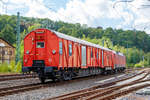   Die 152 038-6 (91 80 6152 038-6 D-DB) der DB Cargo AG fährt ma 10.08.2019 mit dem Einheitshilfsgerätewagen der Bauart 388, D-DB 60 80 9927 051-4 Ehg 388, der DB Netze AG (DB Netz