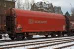 Drehgestellflachwagen mit vier Rads�tzen, verschiebbarem Planenverdeck und Lademulden f�r Coiltransporte (Schiebeplanenwagen) der Gattung Shimmns  (4668 215-1) der DB Schnker Rail Niederlade