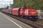 HGK DE 93 schleppt ein Stahlzug durch Köln Süd am 4 Oktober 2017.