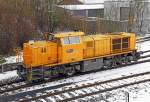   Die Lok 44 (92 80 1271 004-4 D-KSW) der KSW (Kreisbahn Siegen-Wittgenstein), eine MaK G 1000 BB, rangiert am 30.01.2015 in Herdorf auf den KSW-Gleisen.
