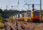   Die KSW 43 (92 80 1273 018-2 D-KSW) der KSW (Kreisbahn Siegen-Wittgenstein), eine asymmetrische Vossloh MaK G 2000 BB, f�hrt am 19.09.2020, mit der Plasser & Theurer Bettungsreinigungsmaschine RM