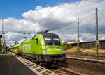   Die für die FlixTrain GmbH fahrende MRCE Dispolok ES 64 U2-005 bzw.